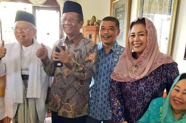 Kiai Ma'ruf bersama keluarga Gus Dur