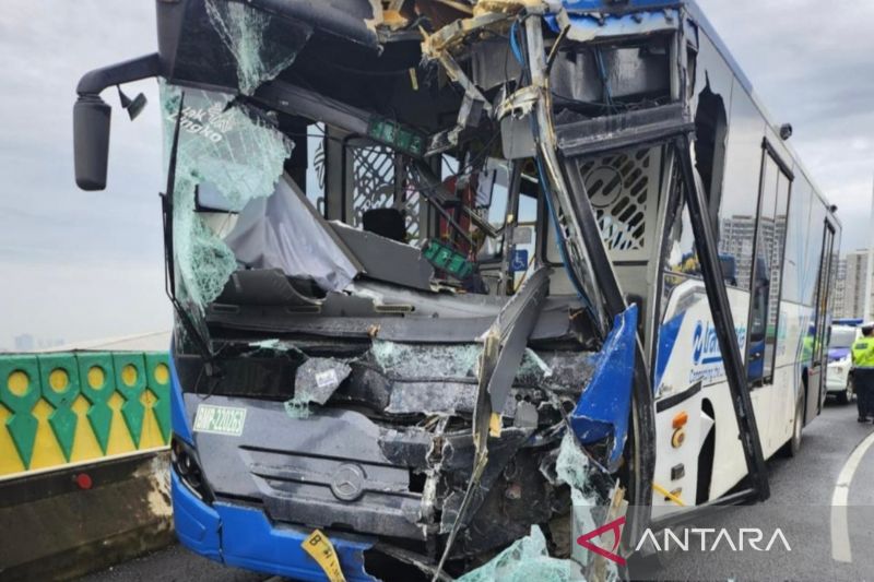 Pramono Anung Sanksi Operator dan Sopir Usai Bus Transjakarta Tabrakan