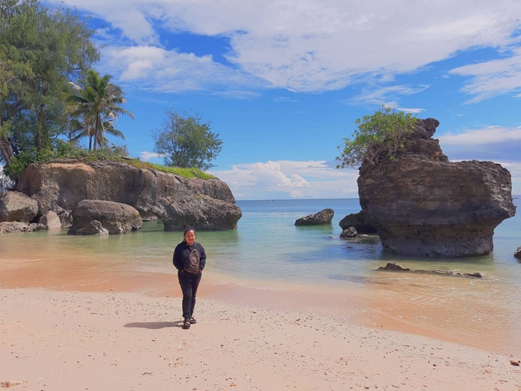Pantai Batu Kara. (Foto: instagram.com/tithaps)