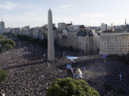 Ribuan Orang Turun ke Jalan Kota Buenos Aires Rayakan Kemenangan Argentina