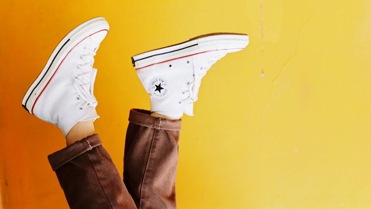 4 Sneakers Kece Ini Cocok untuk Kamu Pencinta Warna Putih