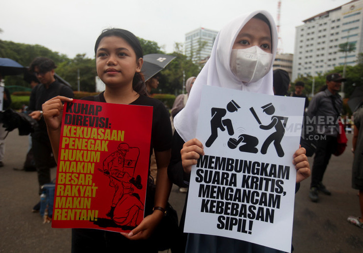 Aksi Kamisan ke-887 di Jakarta Tolak Pengesahan RKUHAP