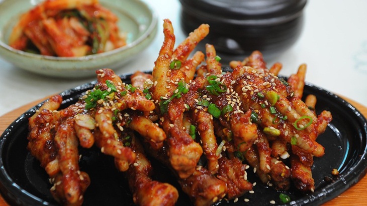 Ragam Manfaat Mengonsumsi Ceker Ayam, Yakin Enggak Mau Coba?