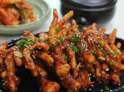 Ragam Manfaat Mengonsumsi Ceker Ayam, Yakin Enggak Mau Coba?