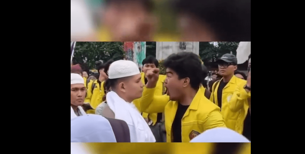 Viral Pria Maki Polisi, UI Bantah Pria Berjas Almamater Kuning Sebagai Mahasiswanya 