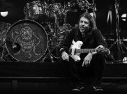 Mengejutkan, Dave Grohl Umumkan Punya Anak di Luar Nikah