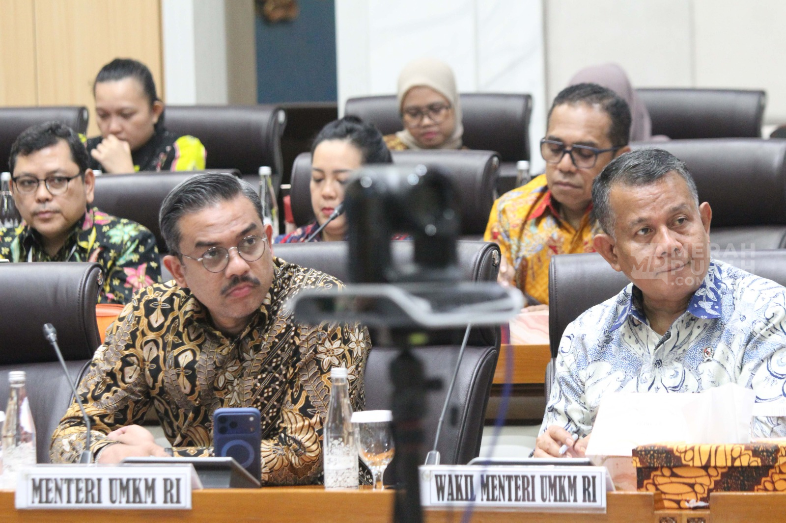 Raker Menteri UMKM dengan Komisi VII DPR Bahas Pemulihan UMKM Terdampak Bencana Sumatera