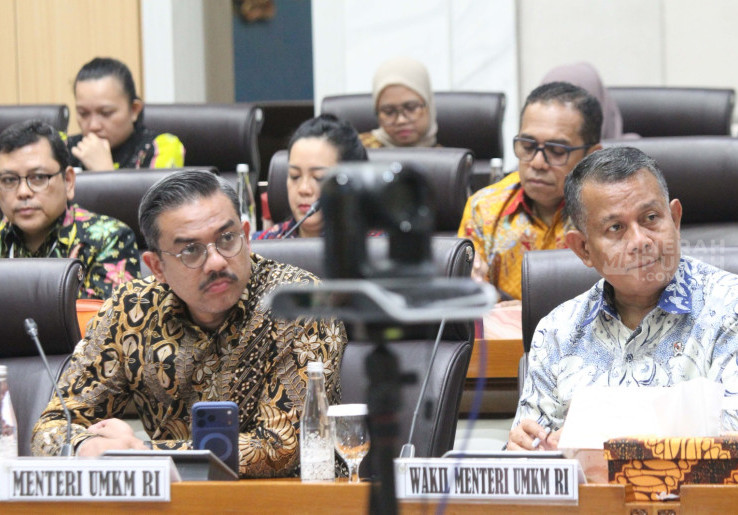 Raker Menteri UMKM dengan Komisi VII DPR Bahas Pemulihan UMKM Terdampak Bencana Sumatera