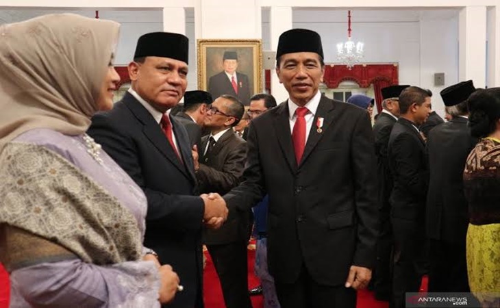 Presiden Jokowi saat melantik Firli Bahuri sebagai Ketua KPK