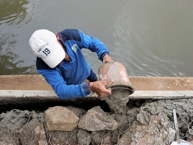 Peninggian Turap Hingga 1,5 Meter Jadi Harapan Baru Warga Rawajati Bebas dari Kepungan Banjir Ciliwung