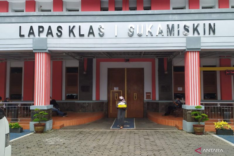 Mantan Menteri ESDM Jero Wacik Bebas Bersyarat dari Lapas Sukamiskin
