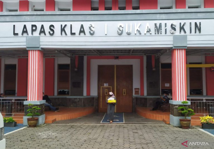 Mantan Menteri ESDM Jero Wacik Bebas Bersyarat dari Lapas Sukamiskin