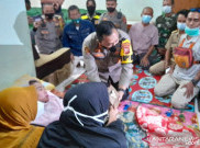 Jokowi Bantu Guru Alami Kelumpuhan Yang Sempat Diisukan Akibat Vaksinasi