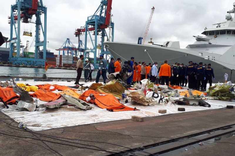 Serpihan Pesawat Sriwijaya Air. (Foto: Antara).