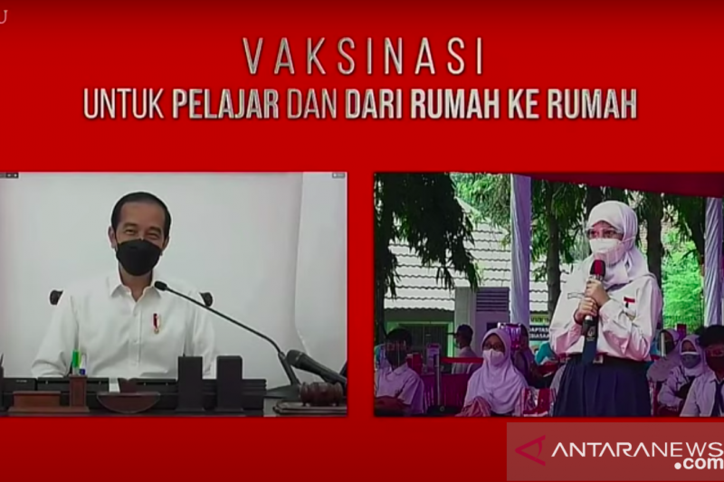 Jokowi: Jangan Sampai Ada Guru dan Petugas Sekolah Terlewat Divaksin
