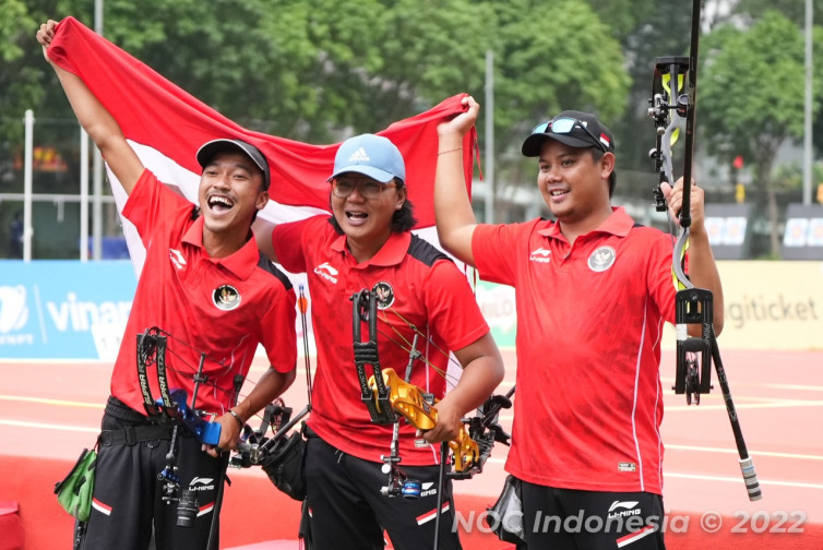 Tim panahan Indonesia meraih medali emas. (NOC Indonesia/MP Media/Argo Pambudi)