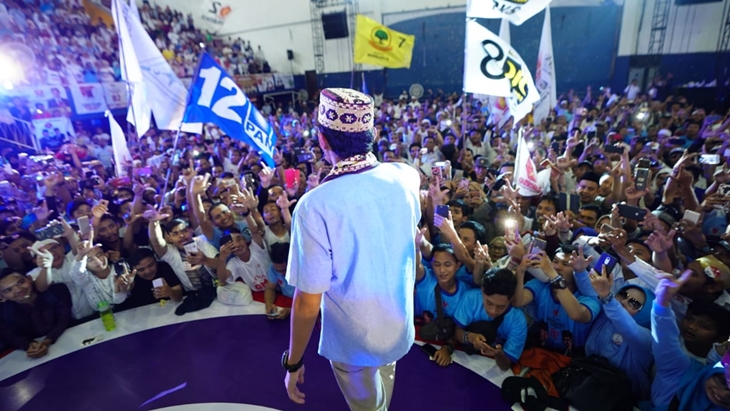 Sandi terima sumbangan millennial Palembang. (BPN)