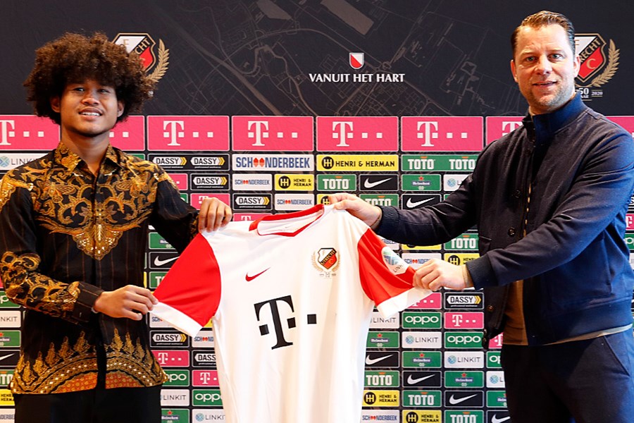 Pakai Batik, Bagus Kahfi Diperkenalkan FC Utrecht