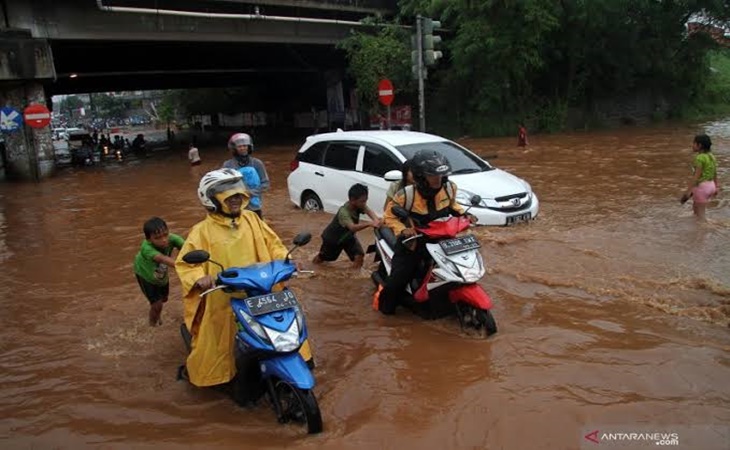 Banjir merendam sejumlah wilayah di Jakarta (Foto: ANTARA)