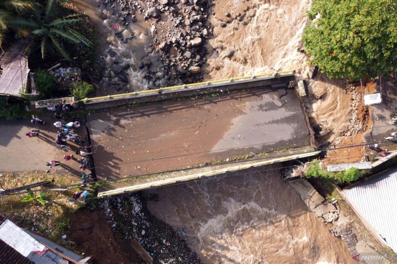 Kementerian PU Janji Segera Perbaiki Kerusakan Infrastruktur Akibat Banjir Badang di Bogor, Jembatan Paling Utama