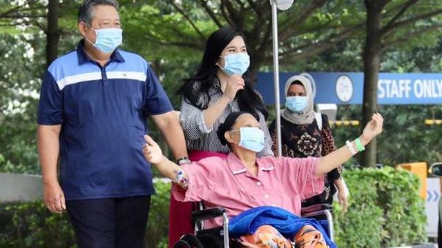 Jenazah Ani Yudhoyono Diterbangkan Malam Ini dari Singapura