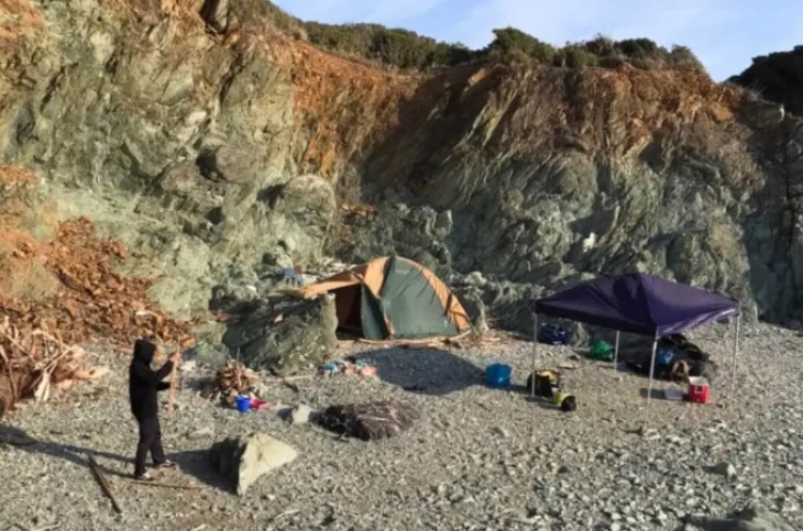 Berkemah di Pulau Tak Berpenghuni di Jepang