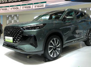 Perkuat Segmen SUV 7-Seater, Chery Rilis TIGGO 8 CSH Comfort dan AWD di GJAW 2025