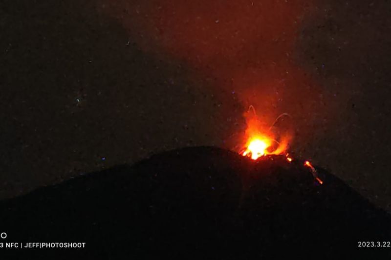 Gunung Ile Lewotolok Alami 60 Kali Erupsi