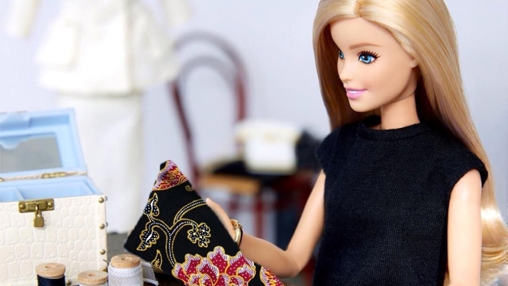 Yuk Koleksi Barbie dengan Pakaian Batik