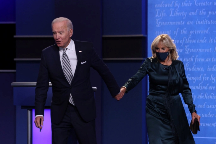 Jill Biden memakai Silk Dress rancangan Gabriela Hearst. (Foto: Standard UK)