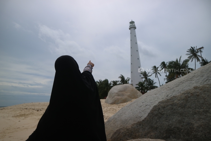 Kamu bisa mengendarai perahu untuk sampai ke Pulau Lengkuas (Foto: MP/Muchammad Yani)