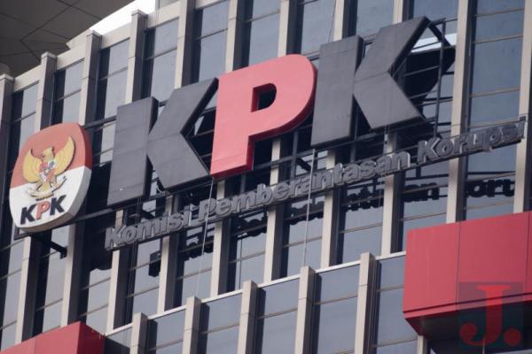 KPK Periksa Pegawai PT MRA Terkait Kasus Suap Emirsyah Satar
