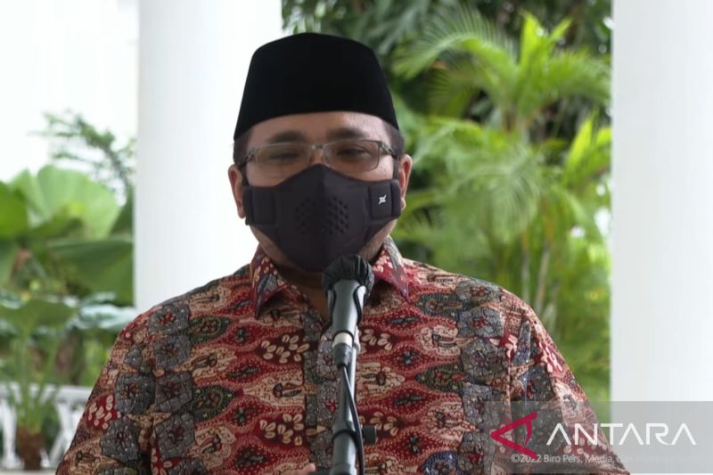 Menteri Agama Yaqut Cholil Qoumas saat memberikan keterangan pers yang disaksikan secara virtual melalui akun YouTube Sekretariat Presiden di Jakarta, Selasa (17/5). ANTARA/Mentari Dwi Gayati