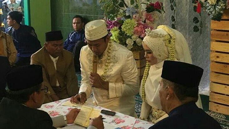 Kiper Persib Muhammad Natsir Sunting Teman Masa Kecilnya
