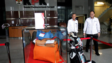 KPK Gelar Lelang Barang Rampasan Mewah Mulai dari Tas hingga Stik Golf