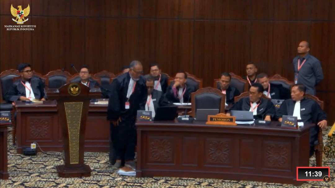 Bambang Widjojanto Keluar Ruang Sidang jelang Paparan Ahli dari Kubu 02