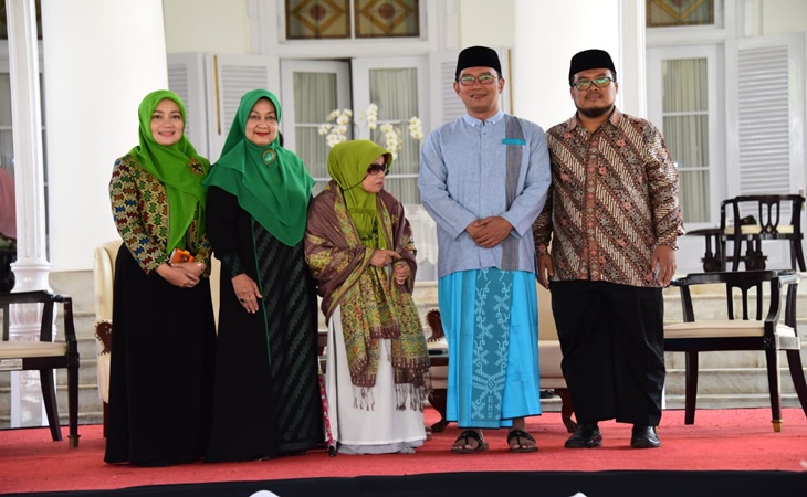 Ridwan Kamil alias Emil menyebut ada tiga perempuan hebat di balik kesuksesannya