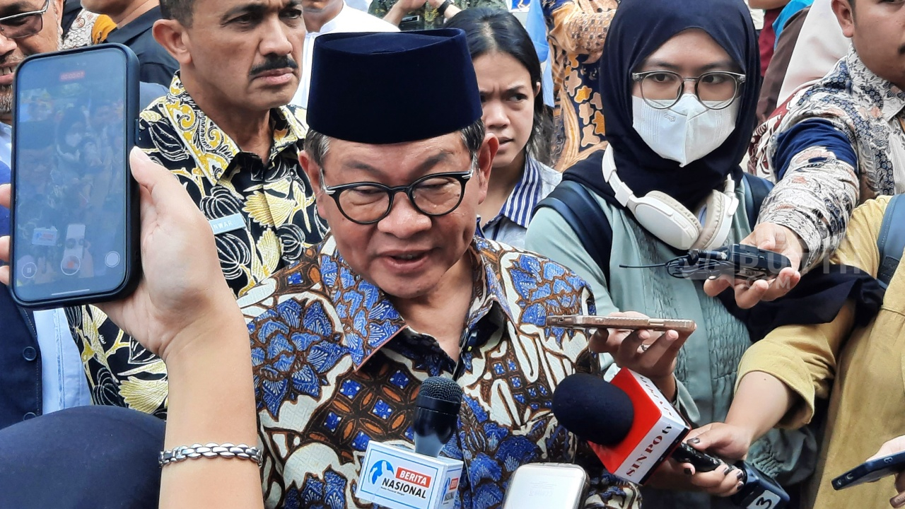 Gubernur Pramono Bakal Bangun Arena Padel di Taman Langsat, Warga Disuruh Bawa Alat Sendiri
