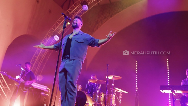 Konser Calum Scott Sukses Bikin Penggemarnya di Jakarta Sendu Melagu