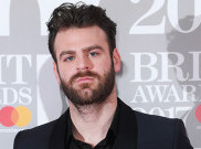 Abis Selingkuh, Alex Pall 'The Chainsmokers' Gandeng yang Baru