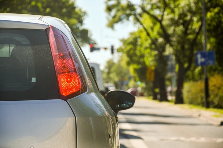 Kamu bisa terhindar dari macet ketika datang lebih pagi ke kantor. (Foto: Pixabay/tookapic)