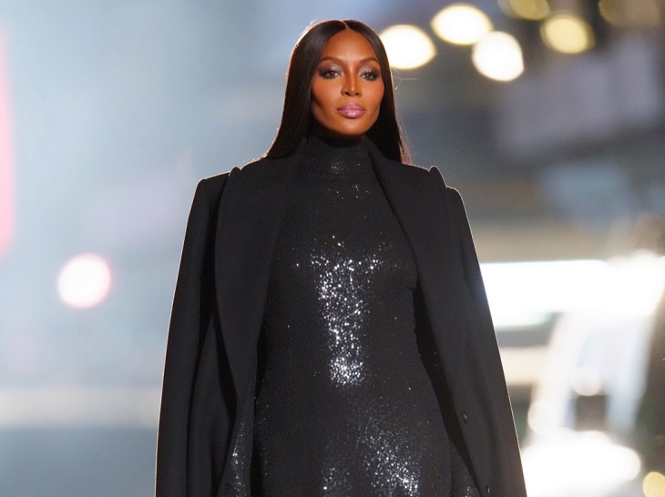Penampilan terakhir Naomi Campbell di panggung peragaan busana Michael Kors pada April lalu. (Foto: thesun.co.uk)