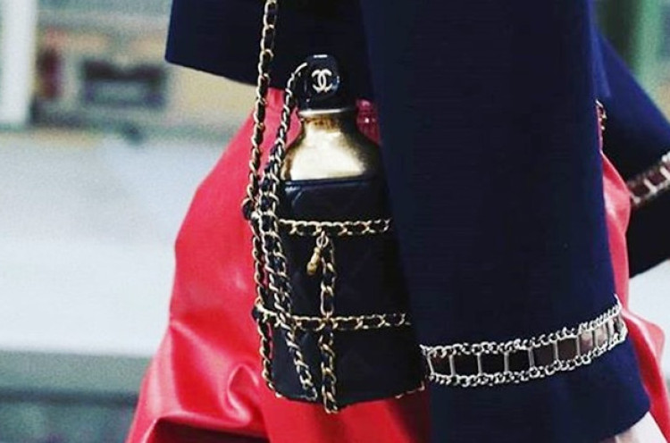 Mewah Abis! Chanel Luncurkan Tas Botol Minum dengan Harga Fantastis