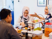 Bisa Bikin Iri, Tips Pilih Baju Lebaran Keluarga agar Kelihatan Kompak