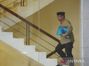 Eks Menag Gus Yaqut Jalani Pemeriksaan KPK Bermodal Map Biru Transparan, Apa Isinya?