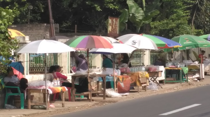 Para pedagang kembang di TPU