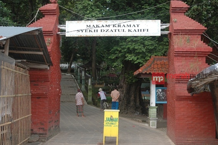 Gerbang masuk makam Syekh Datuk Kahfi. (Foto: merahputih.com/Fredy Wansyah