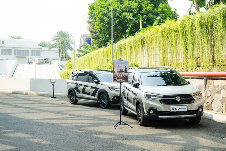 Suzuki Pamerkan New XL7 Hybrid di Margo City Depok