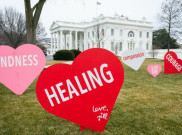 Jill Biden Dekorasi Halaman Gedung Putih Menjadi Banyak Simbol Cinta   