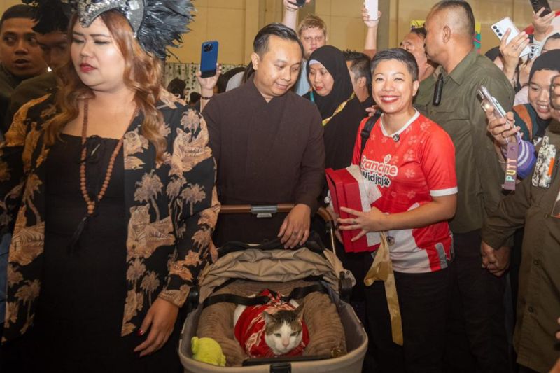 Lelang Laku Rp 12 Juta, Nasib Baju Bobby Kertanegara kini di Tangan Legislator PSI